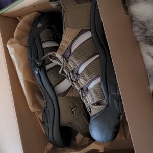 New in Box Keen sandals